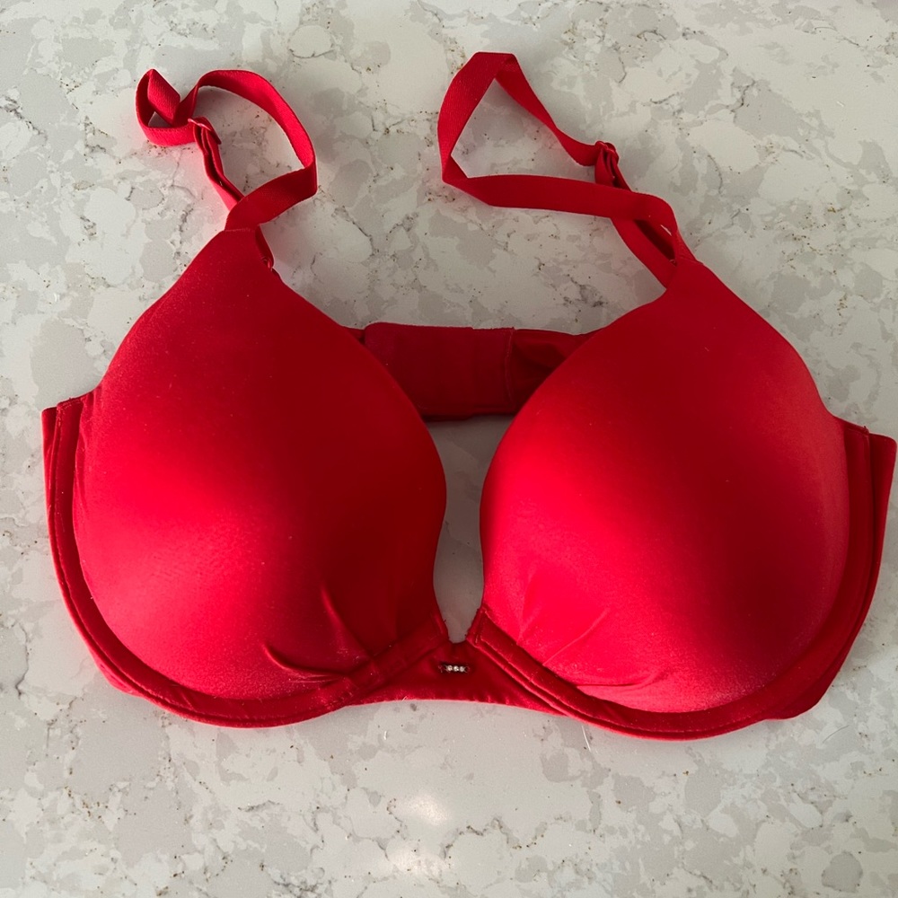 Victoria’s Secret bra. 34D.